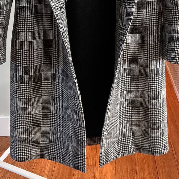 RARE Aritzia Babaton Stedman Coat Grey Plaid Medium - Picture 3 of 4